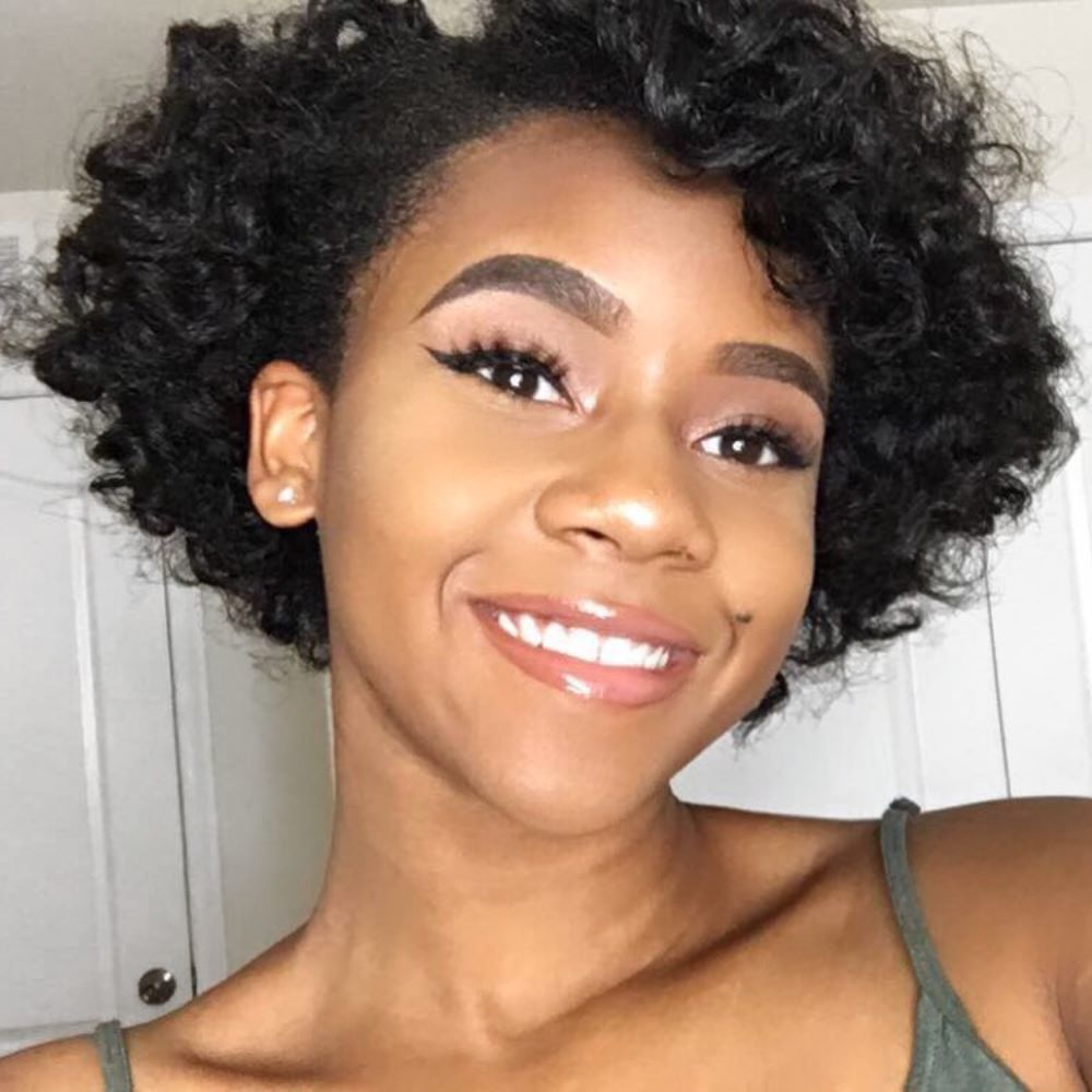 Meet your Posher, Kamari